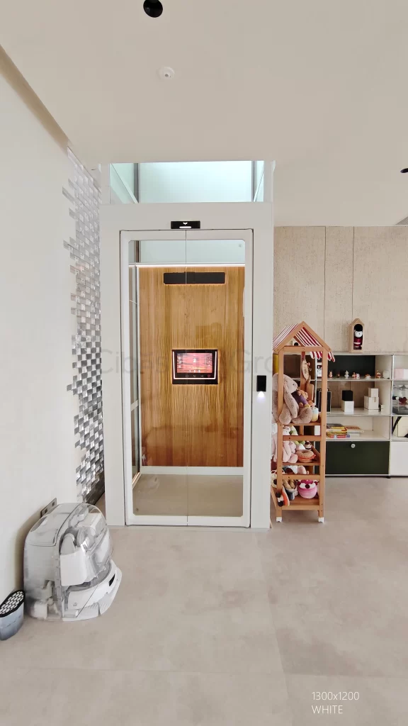 lift rumah antera z85 di pasang di sudut ruangan